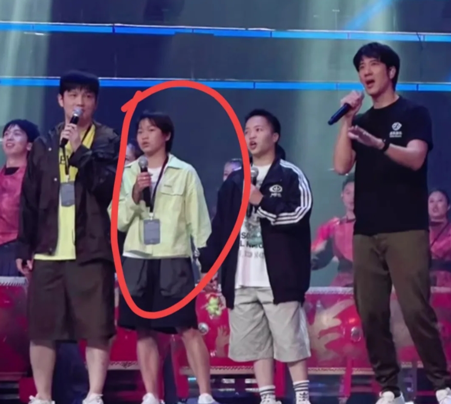 婵宝啊婵宝，你是真的够随意的啊，参加大湾区演唱会彩排的衣服竟然是日常的便装，而且