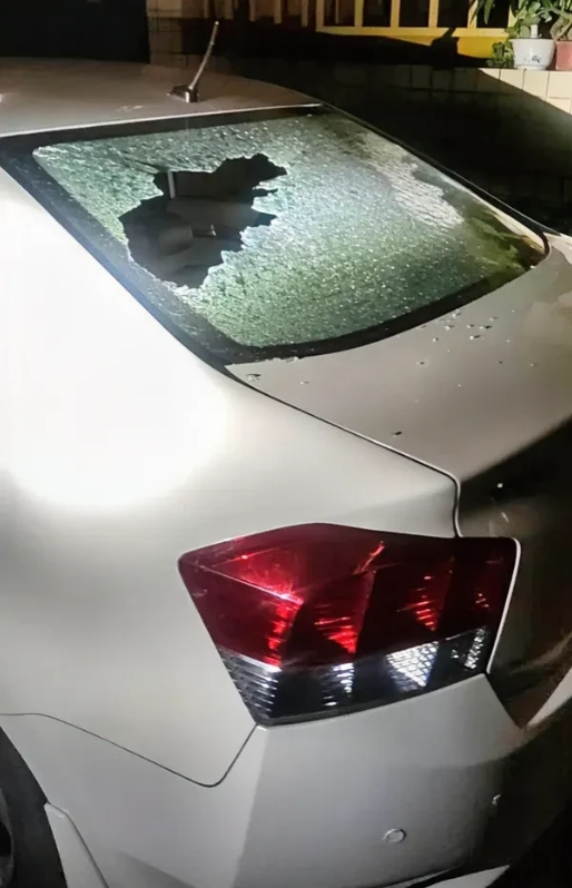 “是他欠钱不还在先的！”陕西榆林，一男子因要不回来23万元欠款，在腊月初就带上妻