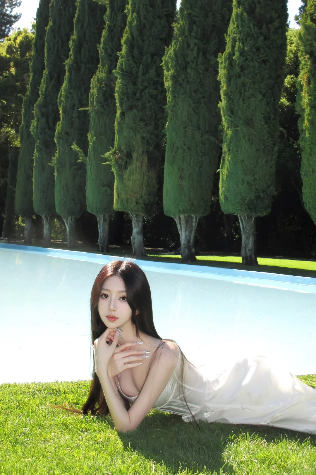 In my Eden
一生要强的中国女人在暴晒下坚持出片