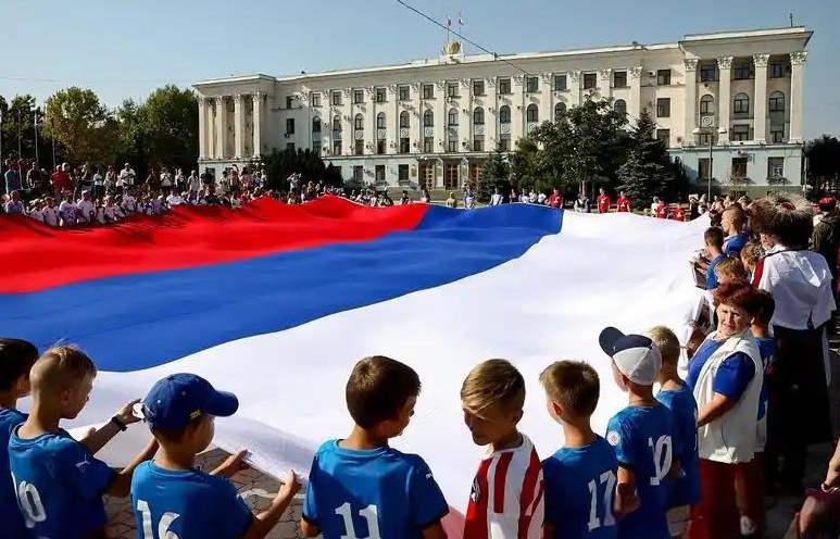 俄乌局势已经明朗，普京举国孤注一掷只有一个目的，那就是尽可能体面的结束这烂摊子，