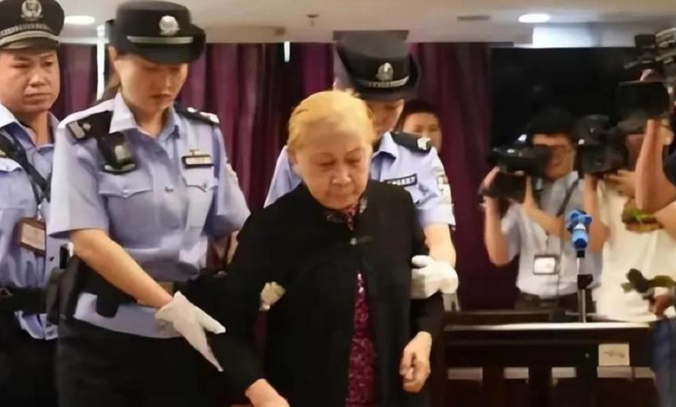 2017年，广州法院宣判了一起杀人案件：83岁高龄的王宛兰故意用安眠药杀死了她4