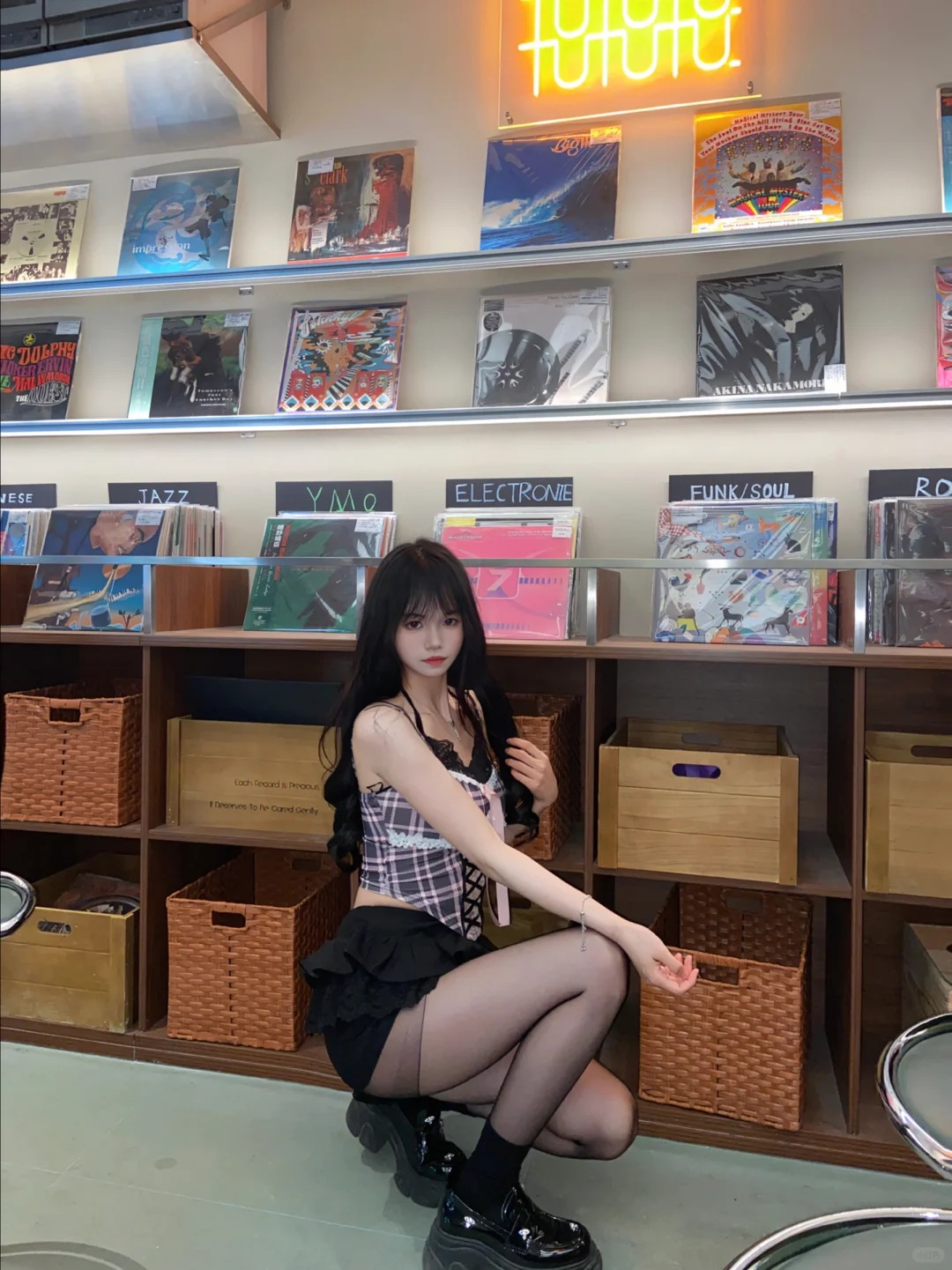 拿什么抵抗
辣妹拍照姿势学一下📷