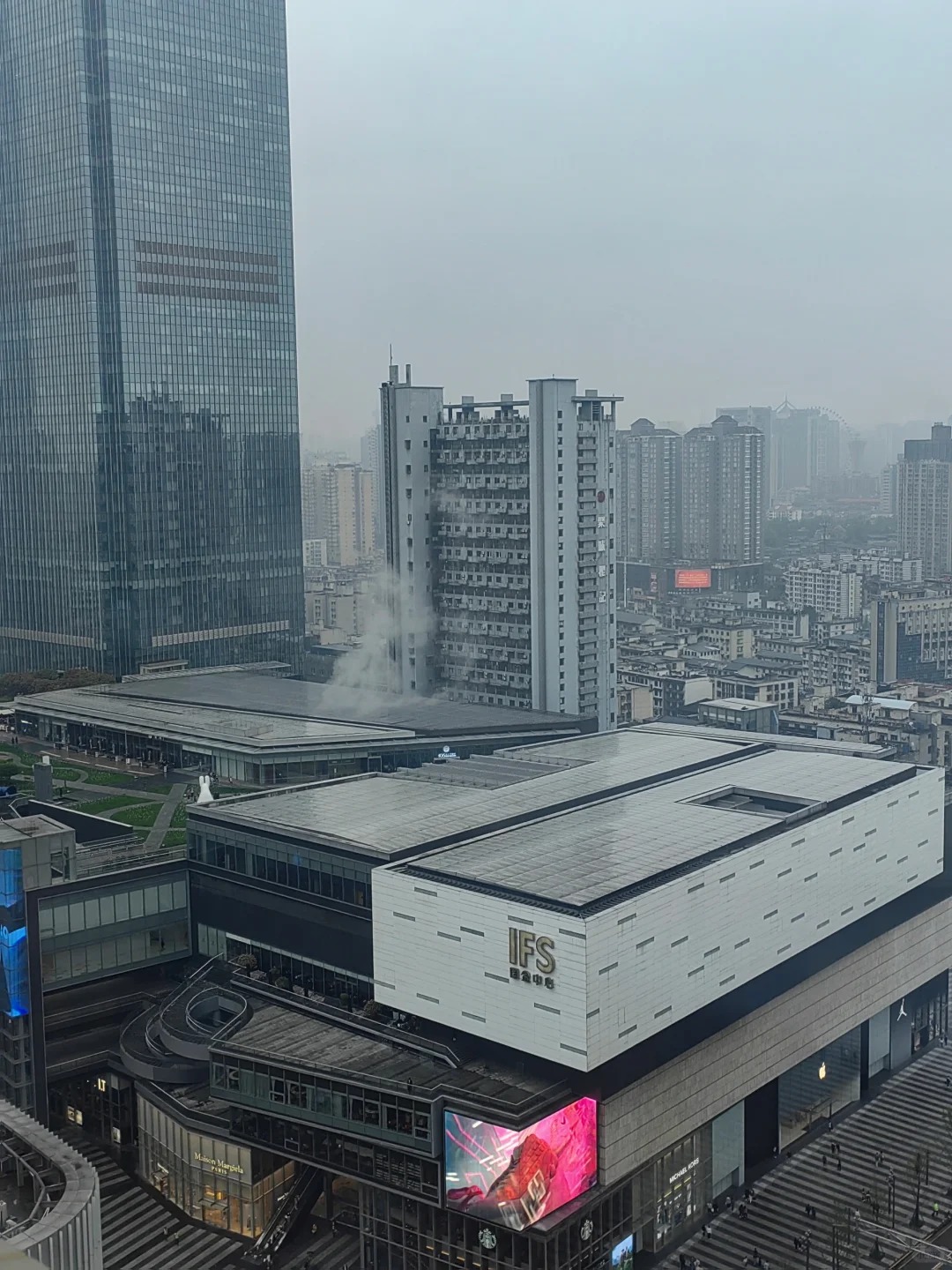 🙌大家旅游有固定项目吗🙌
跟对象每到一个地方必做三件事之
去当地寺庙 秉持心