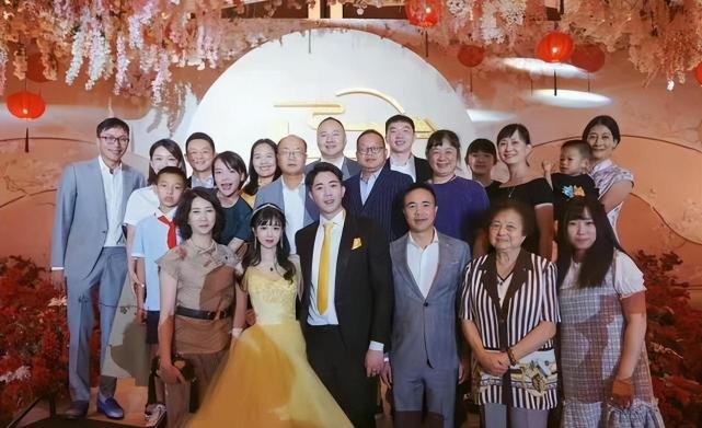 豪门联姻频现，背后藏着什么？