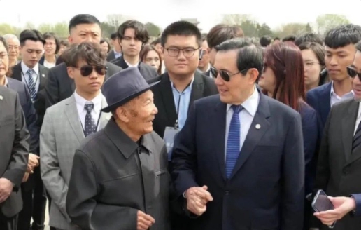 这是马英九人生中第一次到北京，也是第一次到卢沟桥。

卢沟桥对中华民族，以及对中