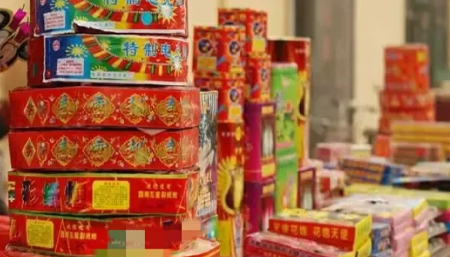 谁买罚谁！天津，男子买了15箱烟花、8箱鞭炮，临时放在办公室里，准备春节时跟家人