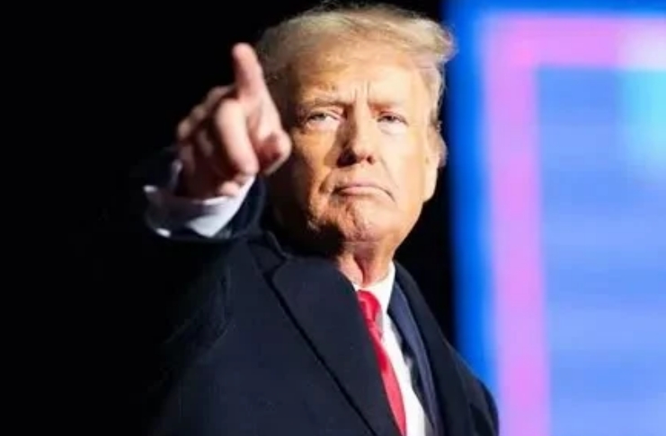 特朗普比普京更直接，我就问你要不给就弄你，连个理由都懒得找了。
要么卖岛，要么美