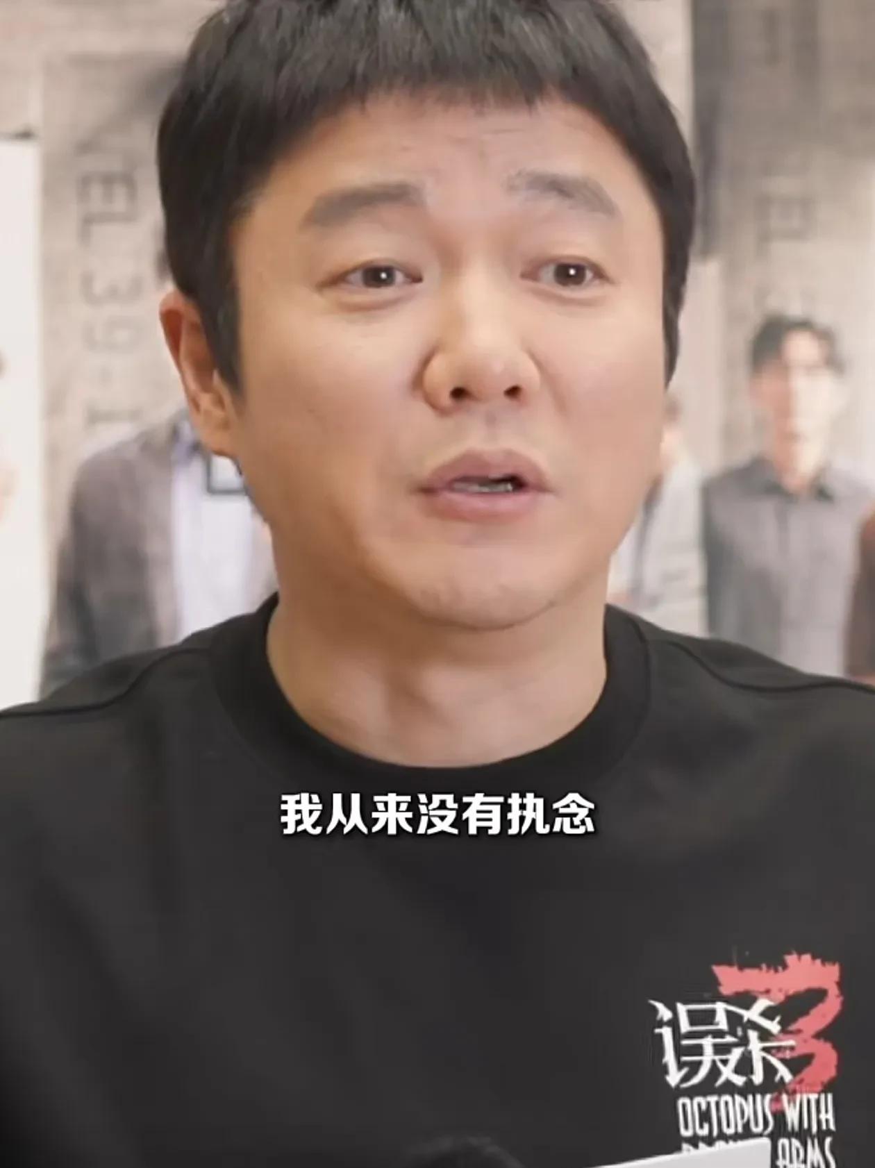 主持人问演员肖央：“你从歌手转型做演员，拍了这么多部电影，演技那么好，但从来没有