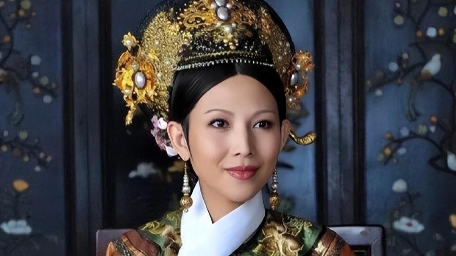 甄嬛传大合照，颖儿和蒋欣，都输给了自然老去的蔡少芬