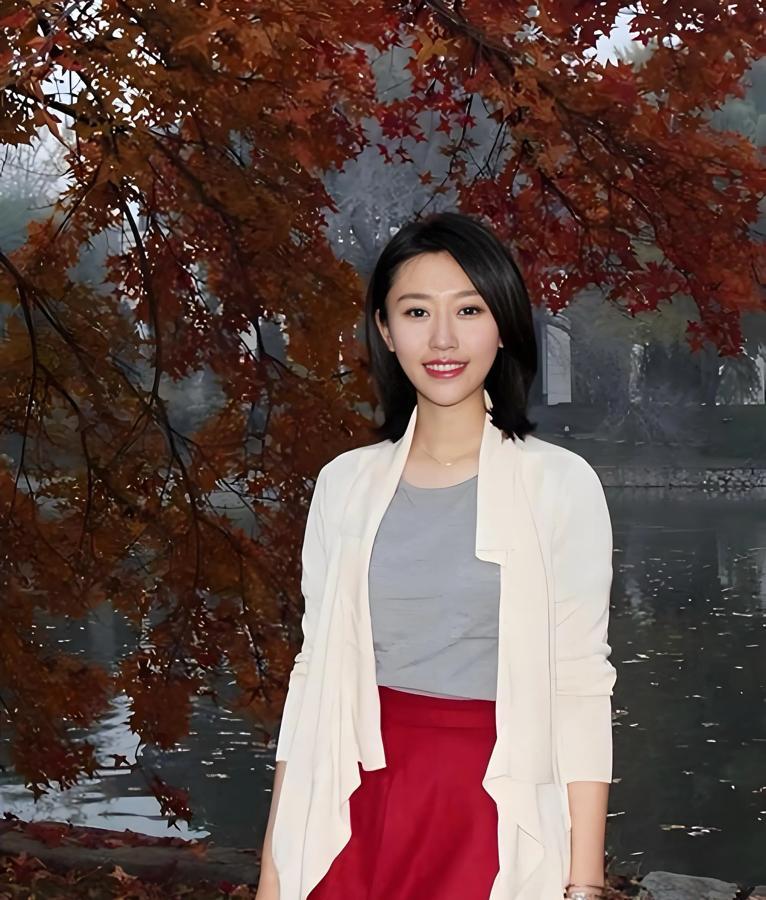 王音棋，央视著名主持人，以下是她的感情经历真相！

网传老公是王峰，不实，201