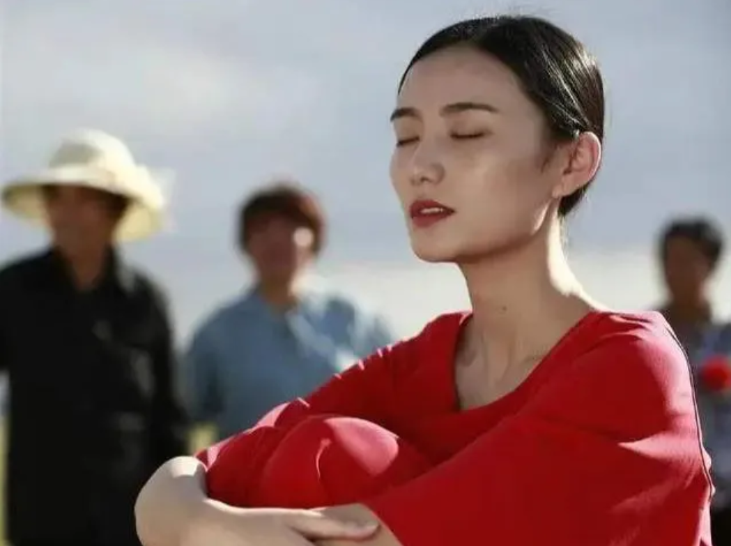 不得不承认，著名影星李亚鹏的运气确实好，他太有女人缘了，太多的著名大美女都心甘情