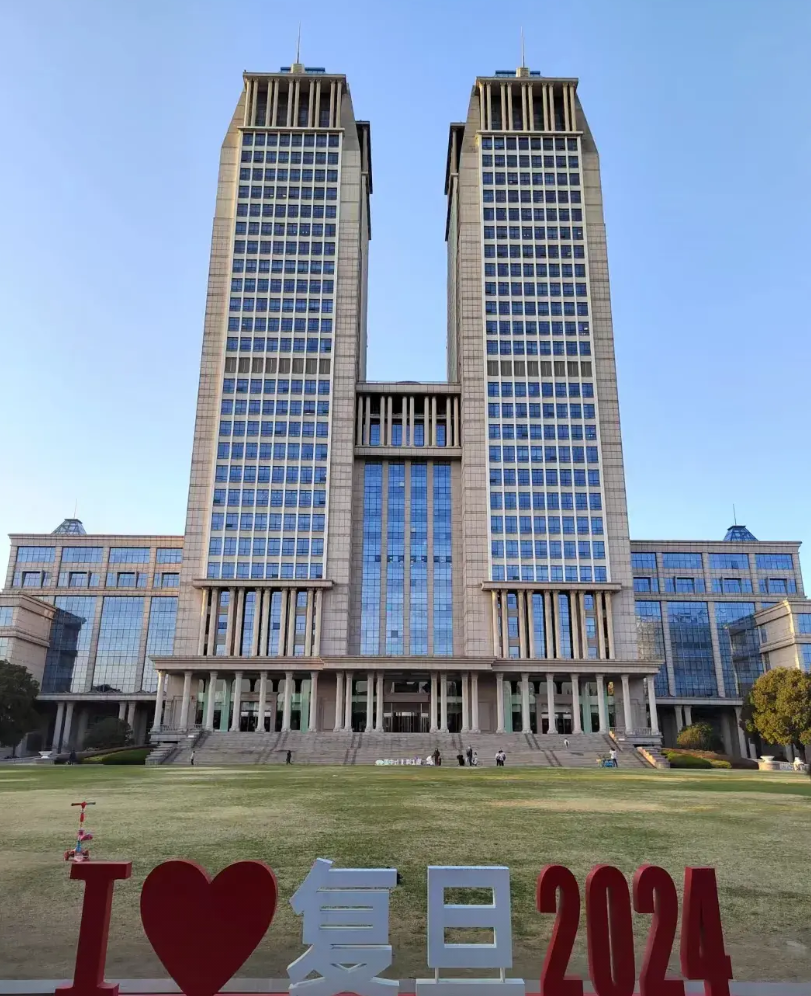 今天在网上看到有个孩子说室友绩点比他低，却保研了复旦，坐标某985计算机本科，最