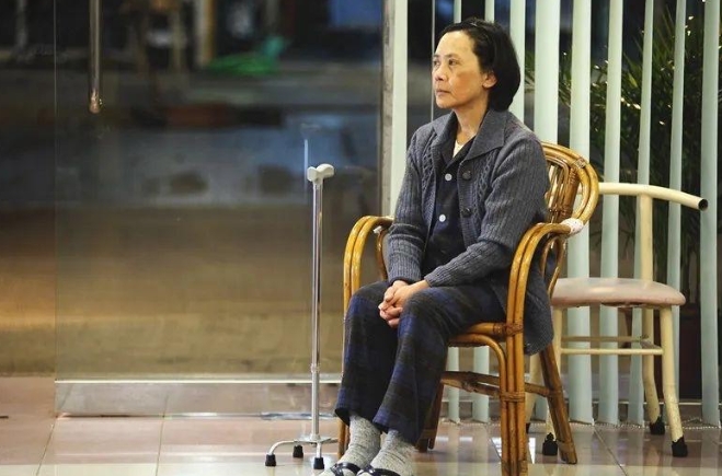现在越来越多的老年人，开始流行这样的生活方式：

1、当夫妻中的一方离世后，很多