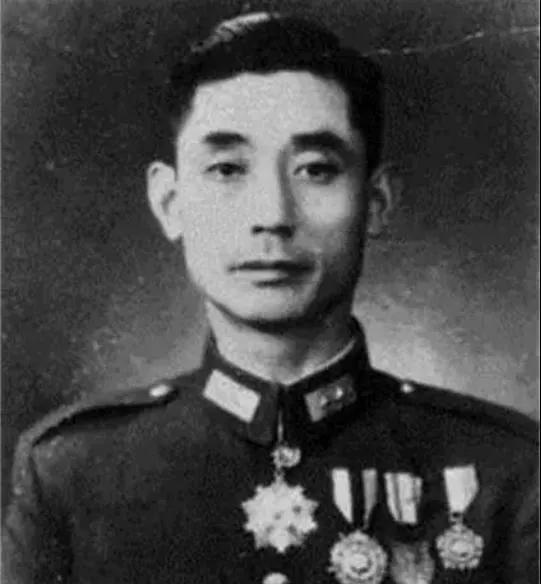 1941年，?方天升任国民党第18军军长后，嚣张至极，尤其是对前任军长彭善的亲信