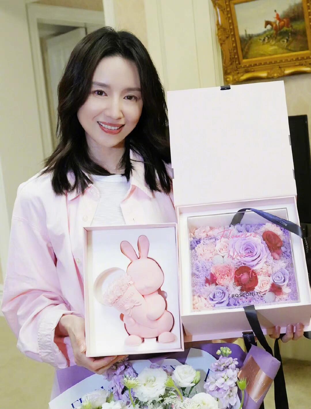 董洁轻松恣意