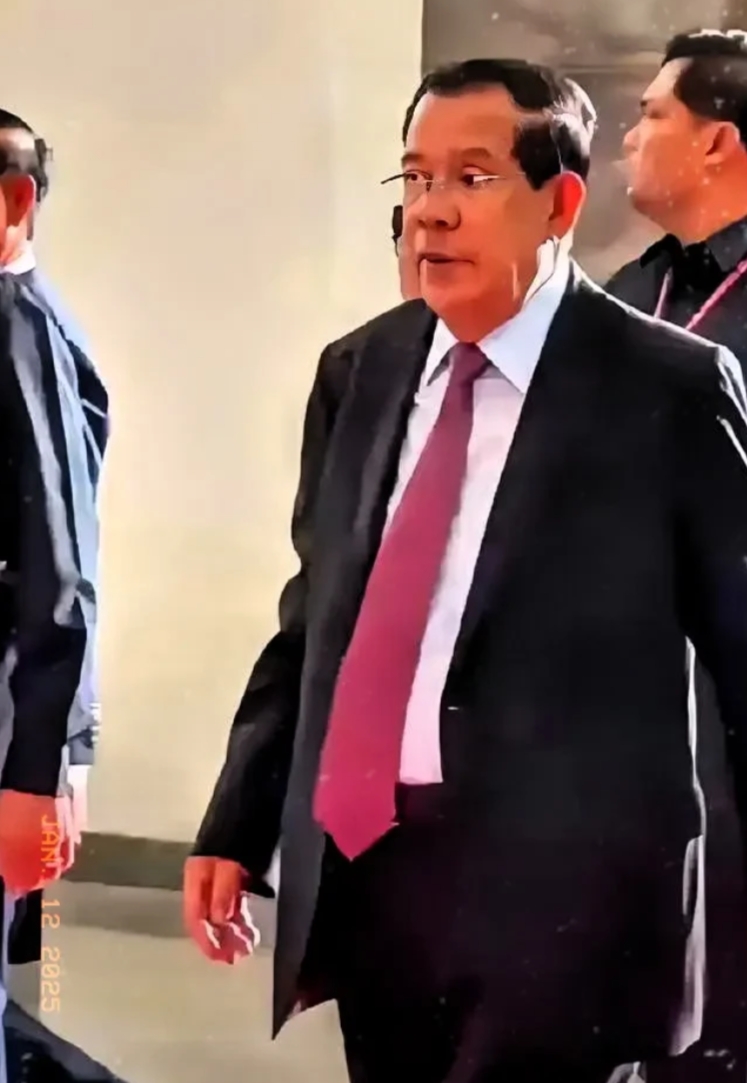 柬埔寨终于熬不住了！
柬埔寨如今正面临巨大的发展困境，为何不修好河道，反而选择自