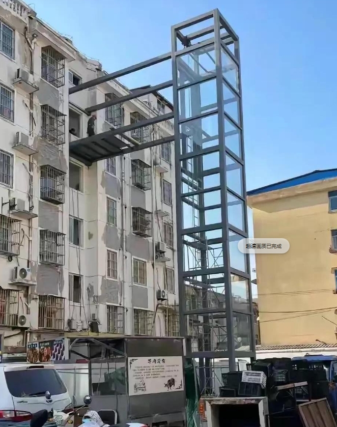 男子家老楼装电梯，全楼的住户都反对安装，不愿意掏钱。