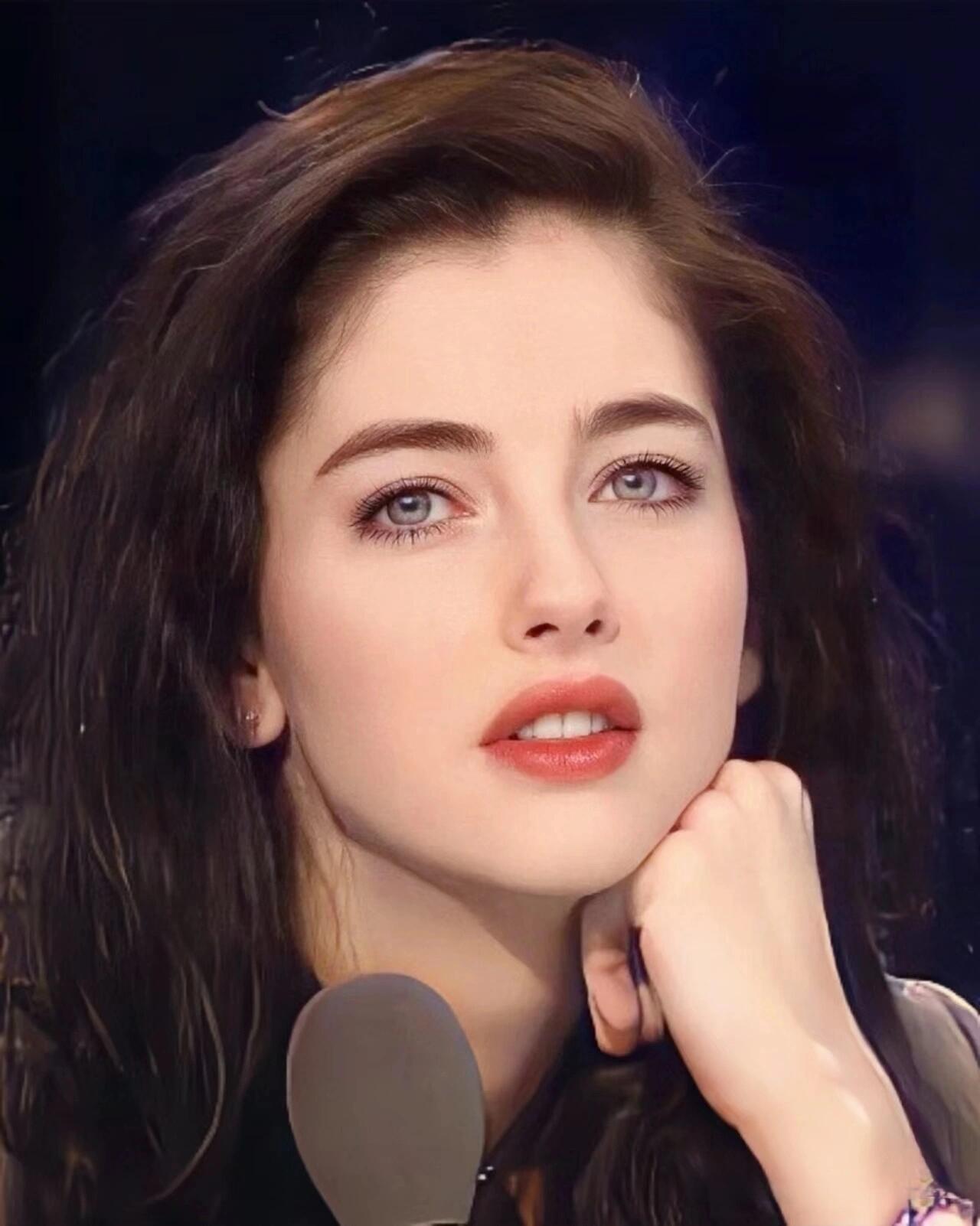 克里斯蒂亚娜耶里法兰西玫瑰