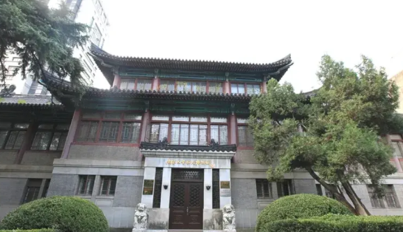 你认为南大碎尸案的凶手是什么人？是一个在宁务工且有前科斑迹，并且还有文化，懂解剖