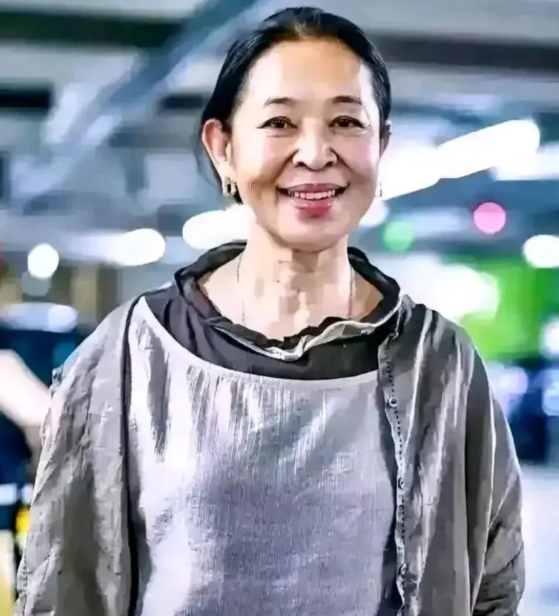 这下倪萍和李小冉彻底傻眼了
庆奶单方面宣布退出繁花
玩不过你们
姑奶奶我不跟你们