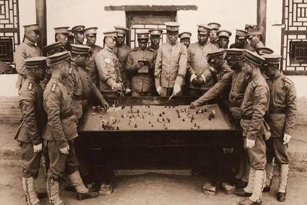 袁世凯小站练兵的时候，有大量满蒙八旗士兵加入了袁世凯的新军。后来这些人又参加了辛