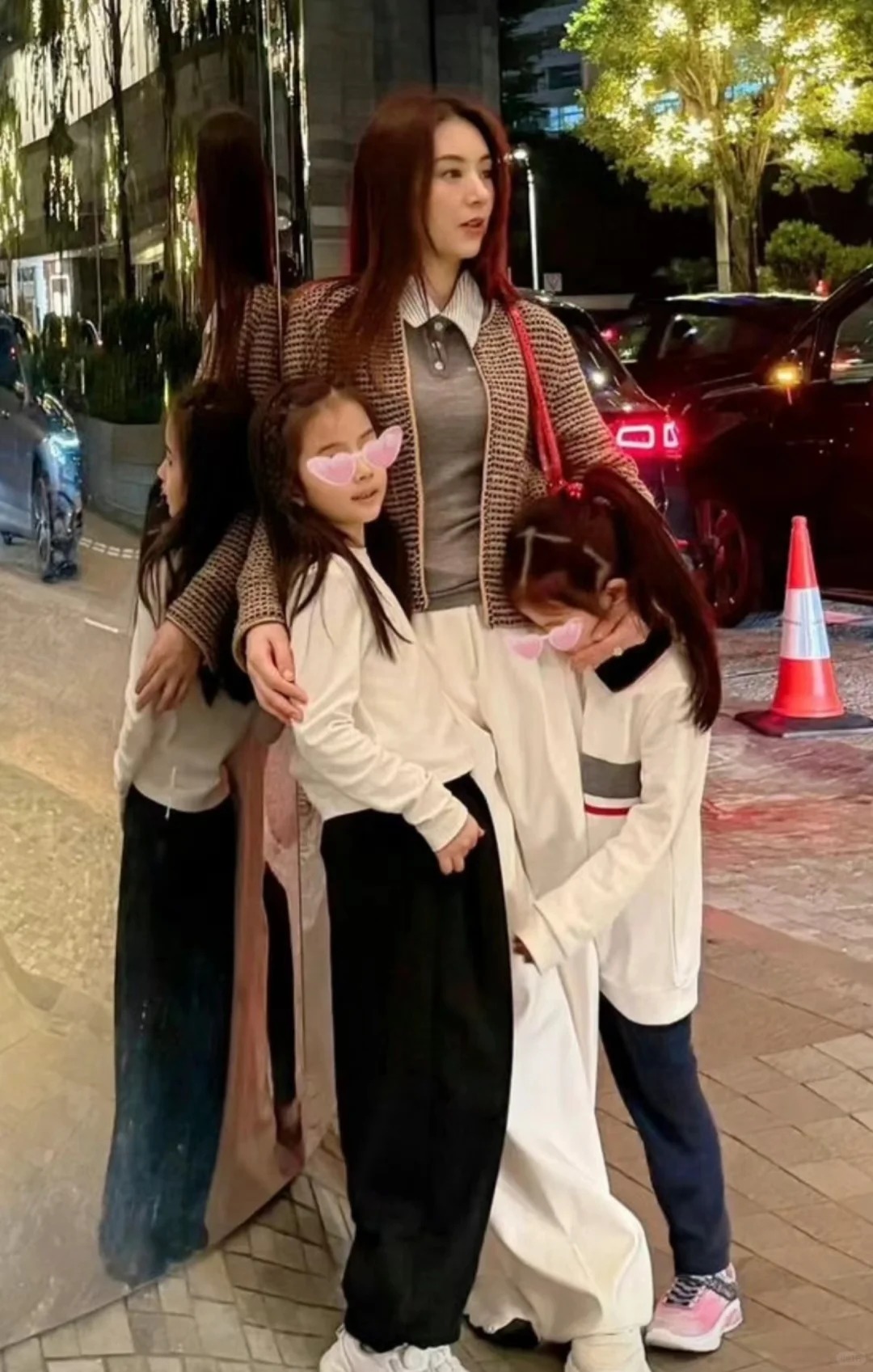 有一说一❗郭富城两个女儿颜值是真高啊
方媛带两个女儿游玩被偶遇了
两个小女孩都长