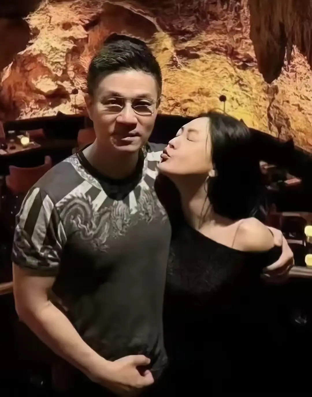 小S的老公许雅钧特别奇怪。
