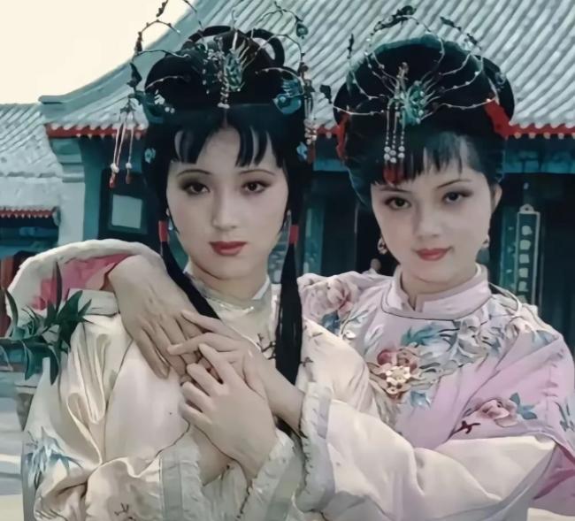 陈晓旭演的林黛玉，有一点不像，那就是她不够漂亮！
导演也这样说过，而且看了这张图