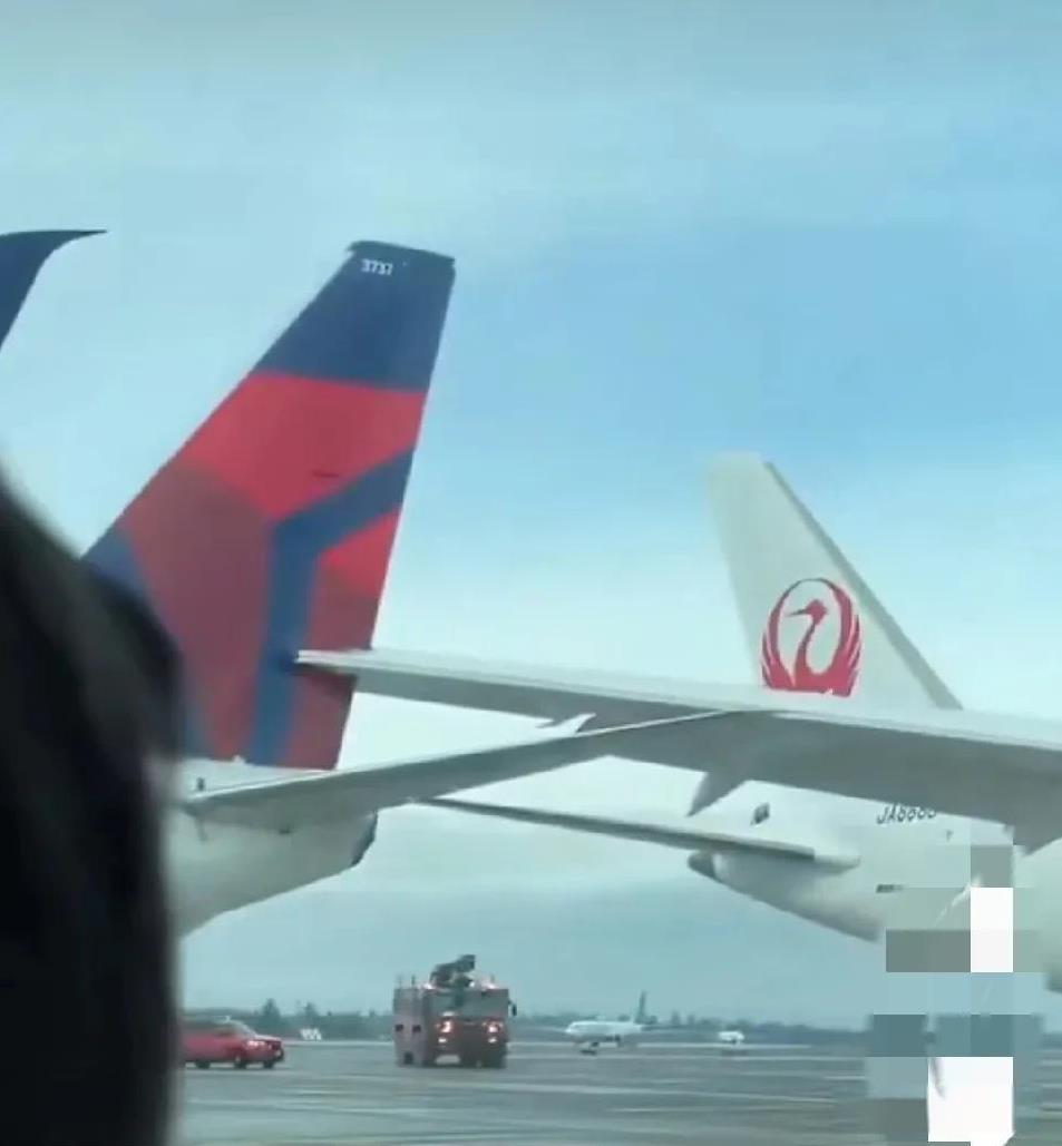 据读卖新闻报道，日本航空公司一架波音 787-9 在西雅图-塔科马国际机场滑行时