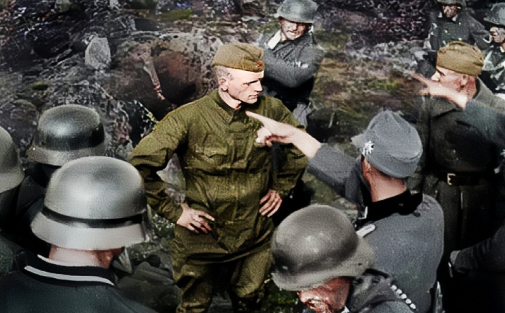 1941年，被俘的苏联红军战士在被枪毙前的罕见留影。镜头下的纳粹德军个个凶神恶煞
