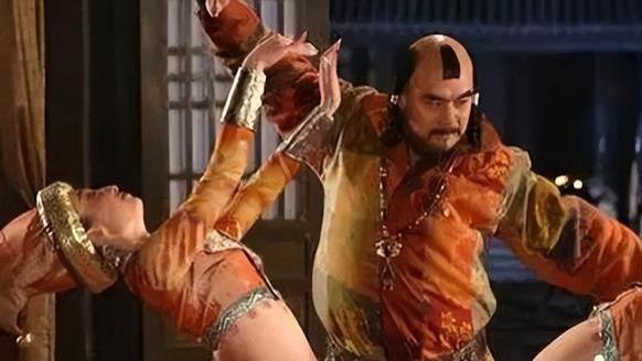 400斤安禄山正熟睡，突然被阉人一刀剖开肚子，他睁大眼睛：家贼