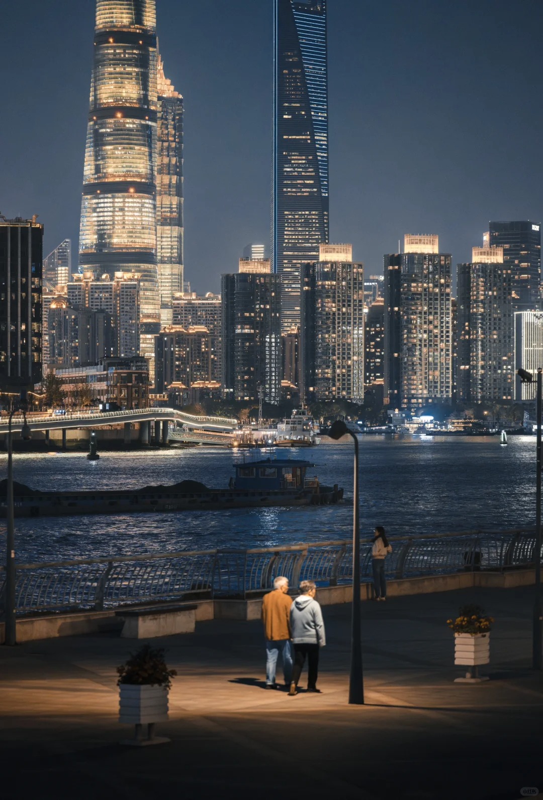 上海东岸绿道已是next level
塘桥渡口一直向西走，就能看到了。可以扫一个