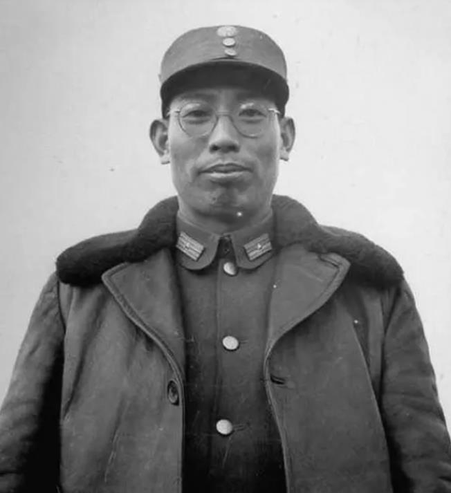 1955年9月10日，在许光达的办公室里，电话突然响起。许光达接起后，里面传出一