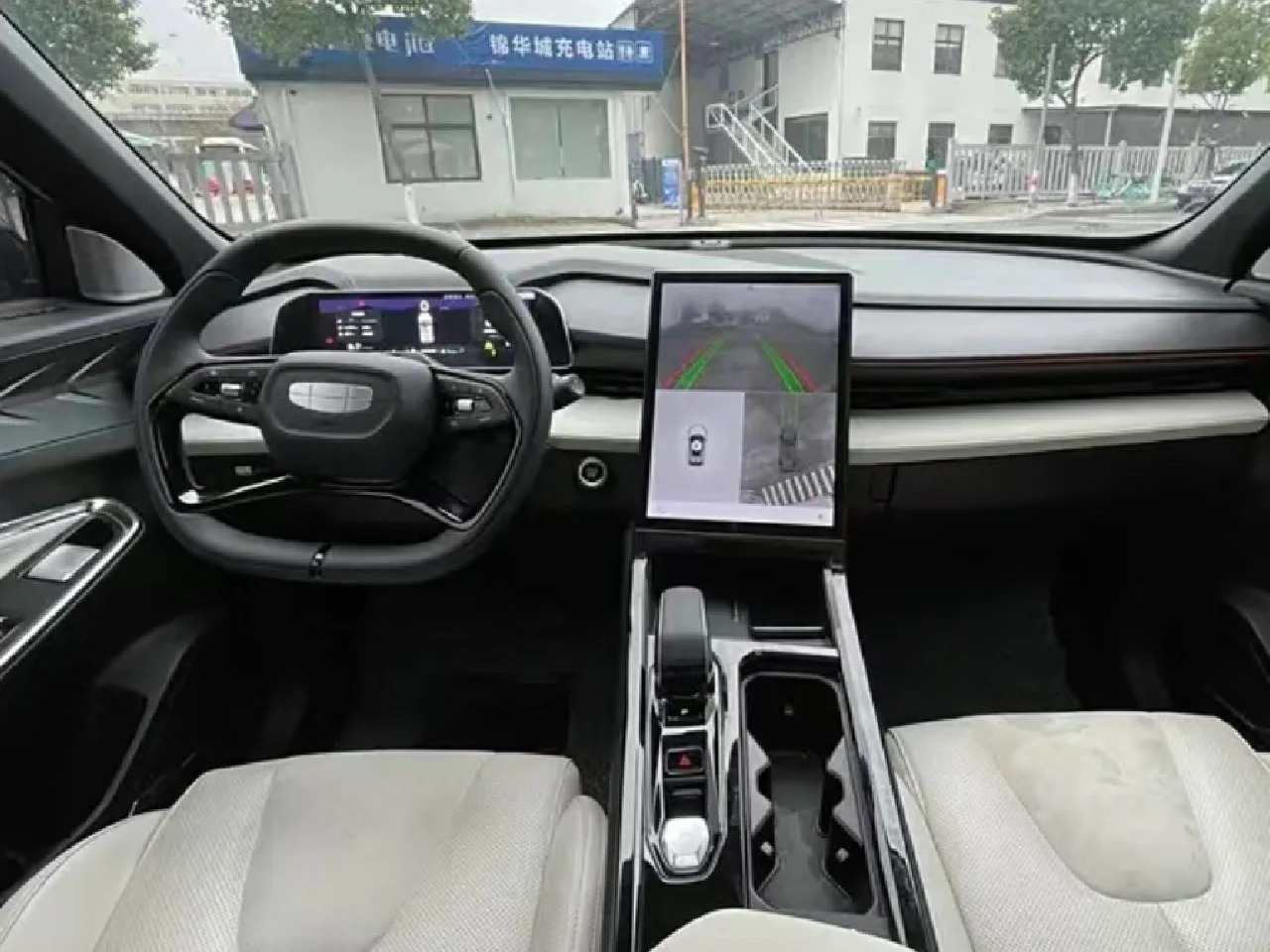 入坑了，哎，五一提车提了23.3月的库存车，请问该怎么办啊？找销售，他一直说铭牌
