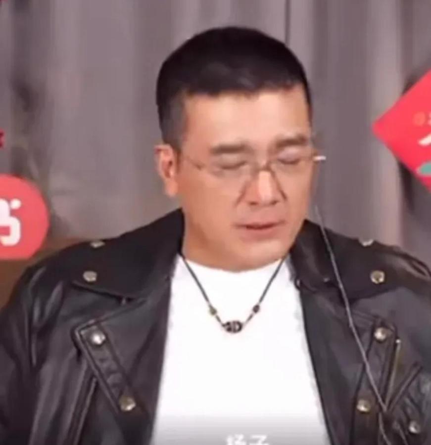 杨子又上热搜，仍然是个普信男！
他说自己有把握追回黄圣依，不管大家怎么想，这里不