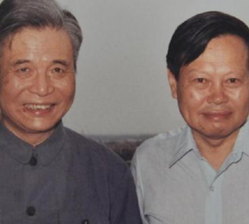 1986年，杨振宁探望病重的邓稼先，看到他心情不错，杨振宁打趣问道：“您研究原子
