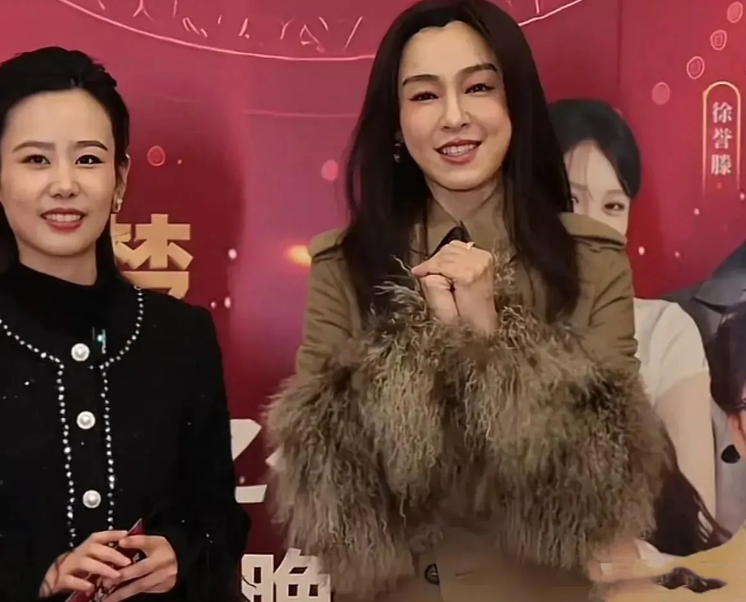 范玮琪两年后重返荧幕，面容变化之大令人难以辨认，黑人干了什么，把她折磨成这样？