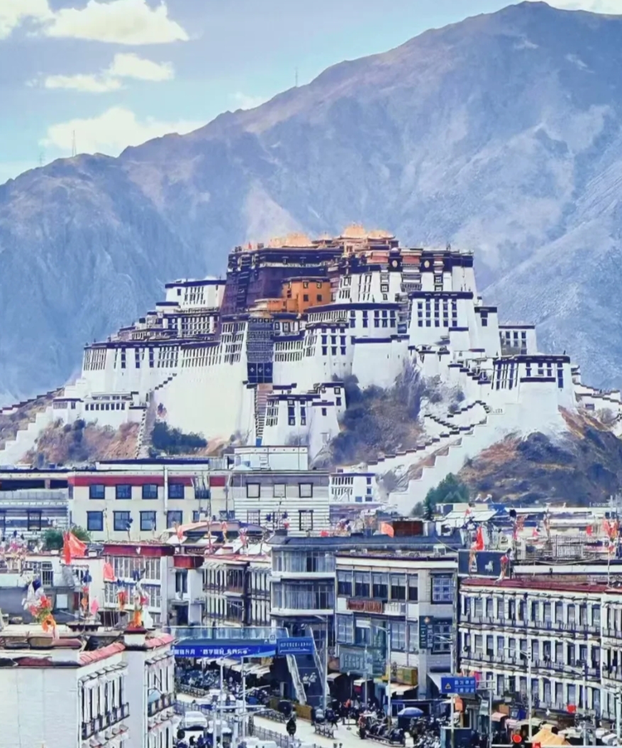 我在拉萨工作快5年，说实话一般人来拉萨还真受不了。

1，说个最实际的，拉萨由于