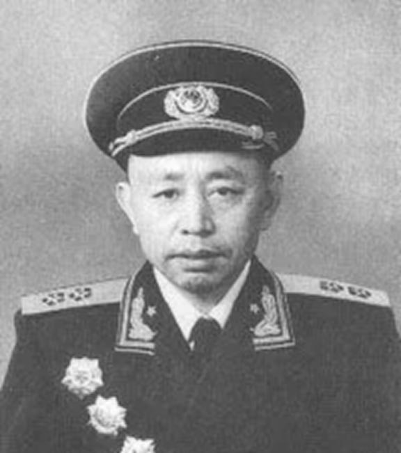 1988年，方正平将军前往村委会办公室，走着走着方正平将军停了下来，质疑道：这是