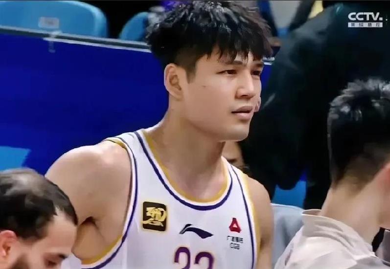 陈国豪这算是证明了一番给闵鹿蕾看了吧，他是值得给机会的。
网友：放心，一点也不耽