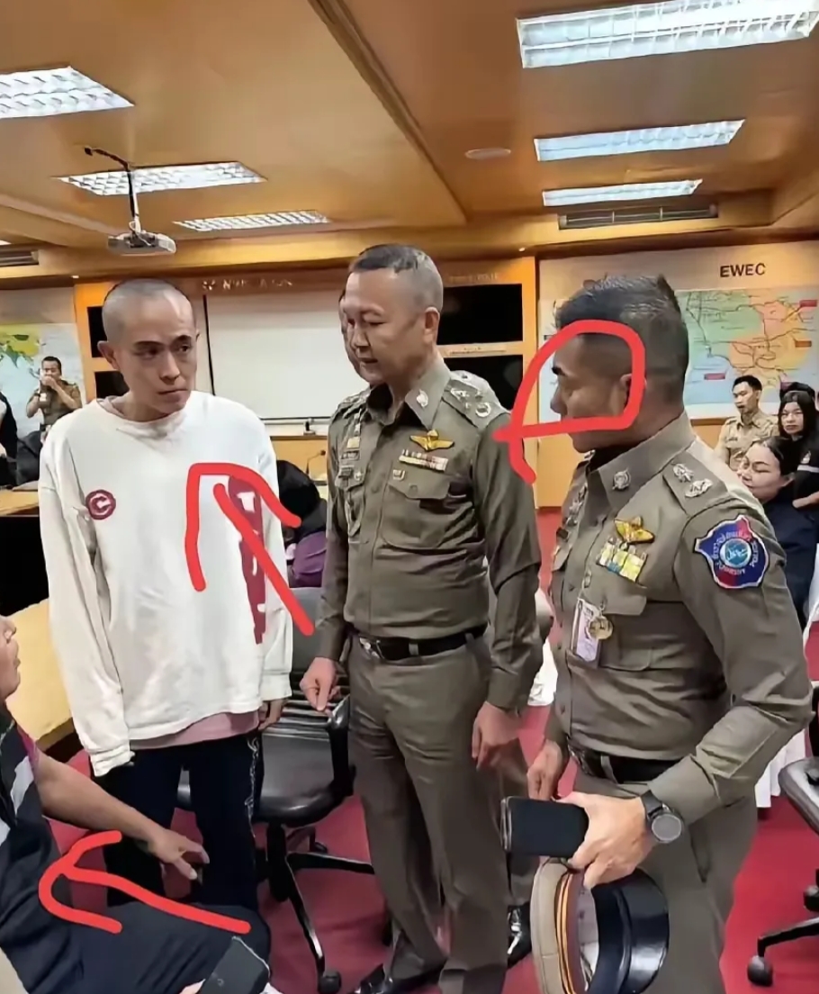 “泰国很安全，下次我还来”
这是王星回国前
被泰国警方
强行要求说的话
以前只觉