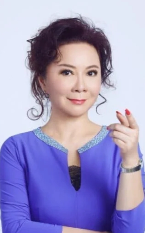 蔡明助力丁丁成就事业梦想