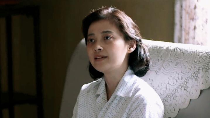 六姊妹演员齐聚上海，梅婷风韵犹存颖儿黑丝亮眼，她大脸盘小短腿
