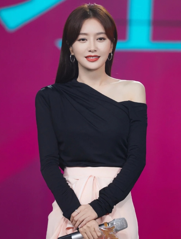 为恋情赔偿1000万，至今未得婚姻入场券