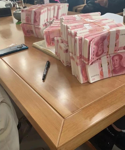 几天前，在银行取50万，要求我在摄像头前解释资金用途。我一时愣住，然后灵机一动！