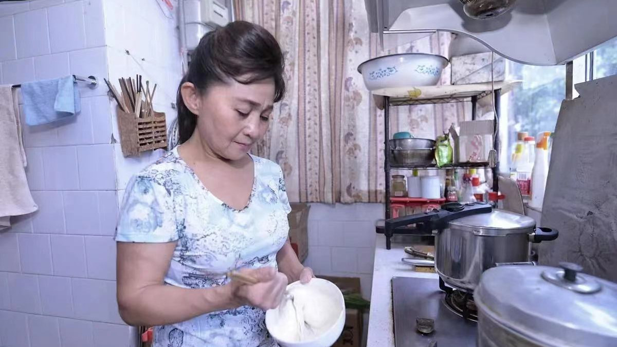 国庆仅过五天，4000月薪雇的保姆摔盆砸锅，我一气之下将她解雇：家里穷就别把保姆当亲人