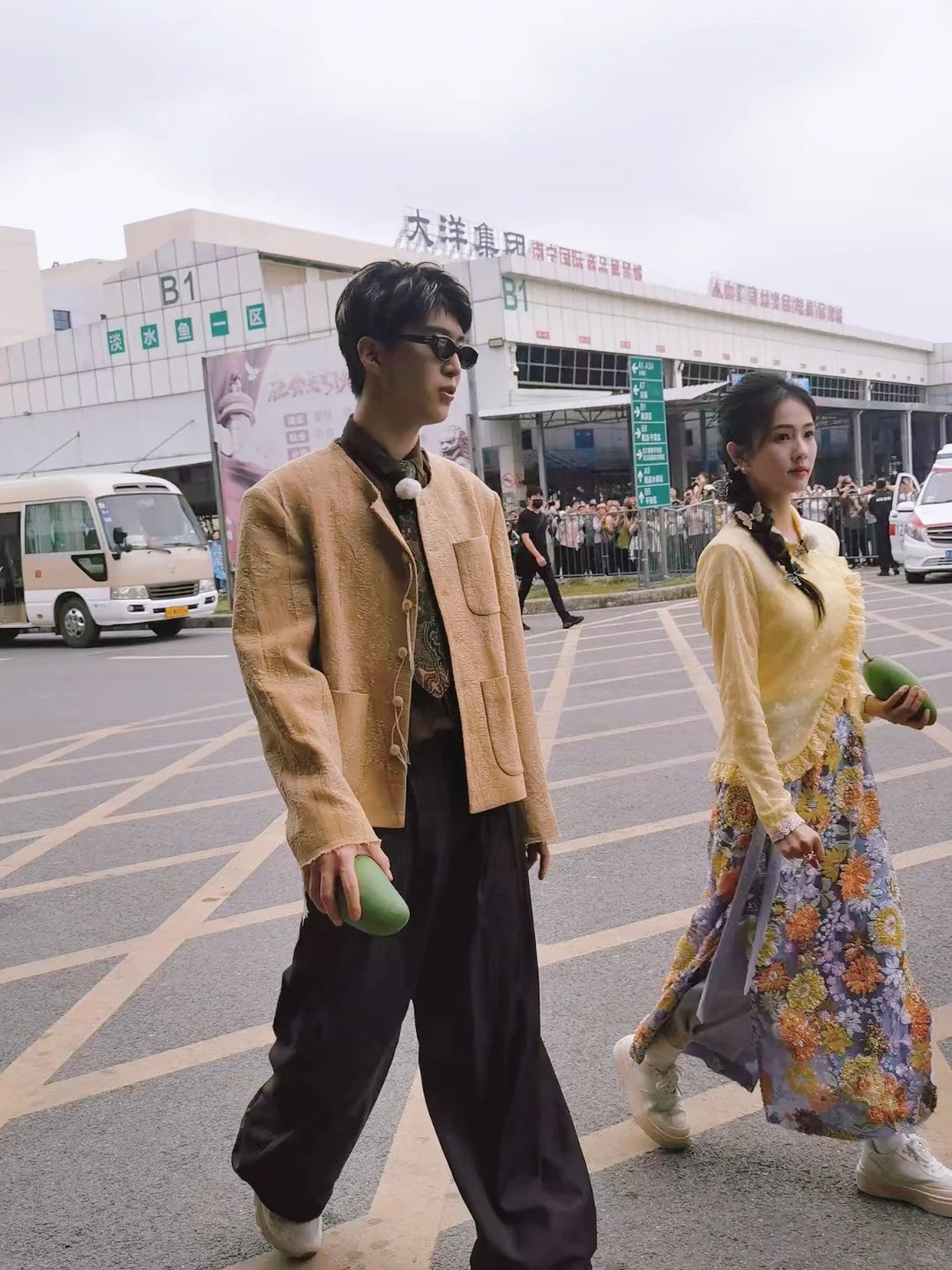 不得不说明星本人真的好瘦🎉🎉
每个人精神状态都好好

录制顺顺利利
加油