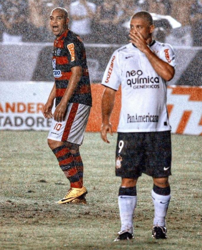 曾经这一幕让许多球迷唏嘘不已。罗纳尔多和阿德里亚诺这两位国际米兰队友在巴西联赛相