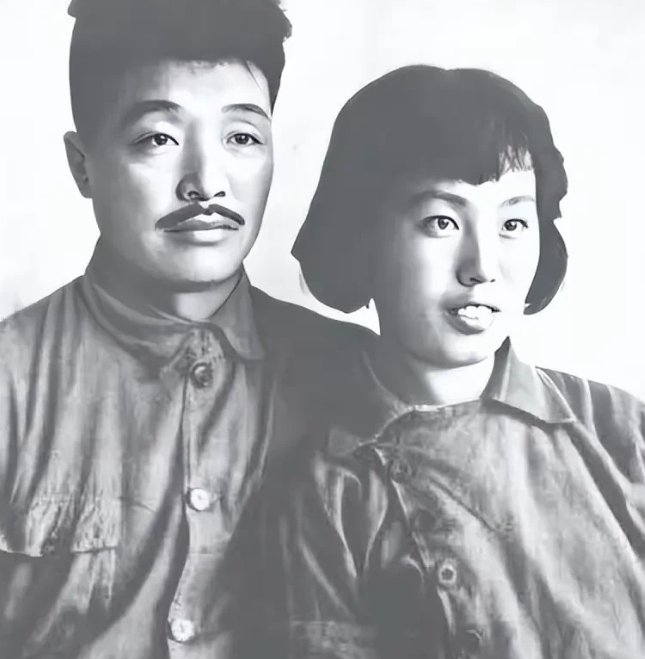 延安十大美女之薛明

贺龙元帅的妻子薛明，年轻时到底有多漂亮？看完照片，你就知道