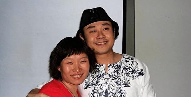 刀郎前妻：丢下40天女儿与富商私奔，丈夫再婚爆红，她却找上门来（刀郎的前妻在台下）-第25张图片-九妖电影